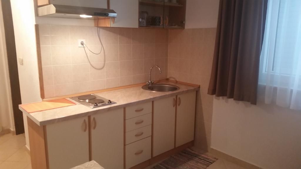 Apartment B&K Raslina Экстерьер фото